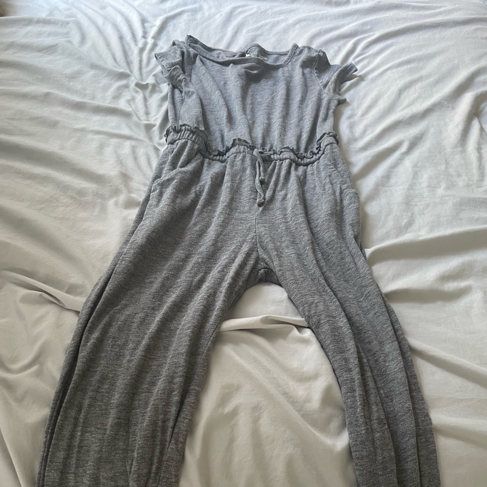 Girls Old Navy jersey romper. In like new condition.